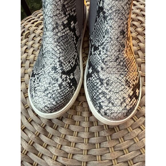 Coconuts by Matisse Gray Snake Print Chelsea Boot 5.5 Shoe Low top - Picture 11 of 15